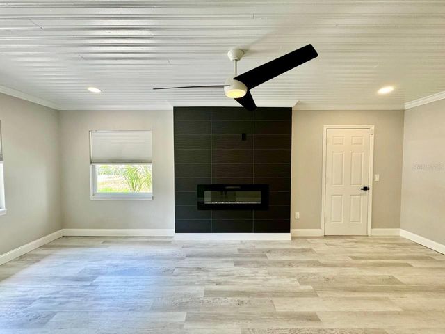 1918 E SHADOWLAWN AVENUE, Tampa, FL 33610
