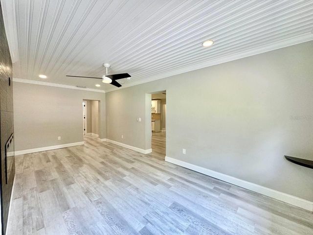 1918 E SHADOWLAWN AVENUE, Tampa, FL 33610