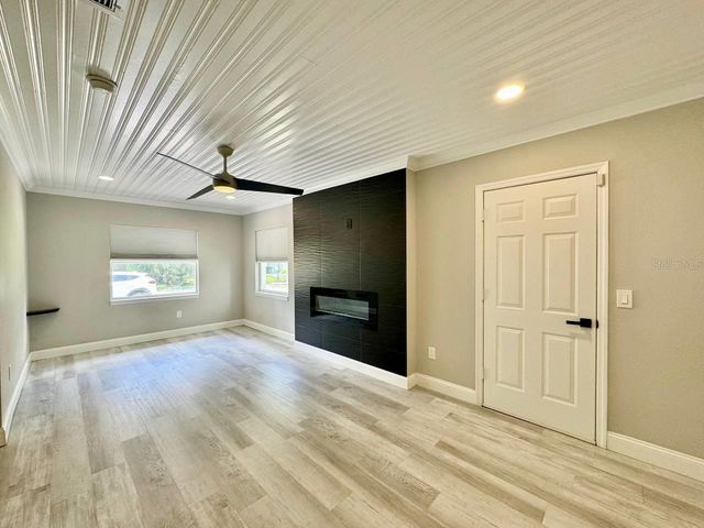 1918 E SHADOWLAWN AVENUE, Tampa, FL 33610
