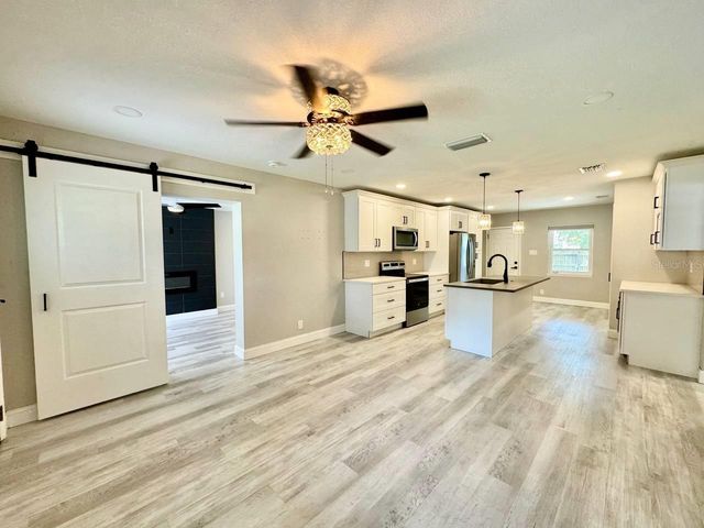 1918 E SHADOWLAWN AVENUE, Tampa, FL 33610