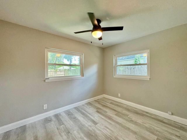 1918 E SHADOWLAWN AVENUE, Tampa, FL 33610