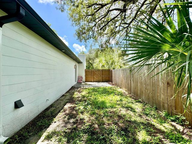 1918 E SHADOWLAWN AVENUE, Tampa, FL 33610