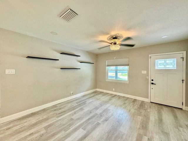 1918 E SHADOWLAWN AVENUE, Tampa, FL 33610