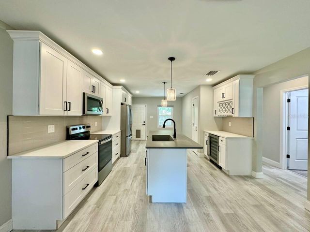 1918 E SHADOWLAWN AVENUE, Tampa, FL 33610