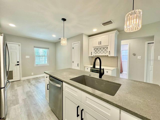 1918 E SHADOWLAWN AVENUE, Tampa, FL 33610