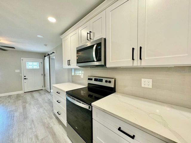 1918 E SHADOWLAWN AVENUE, Tampa, FL 33610
