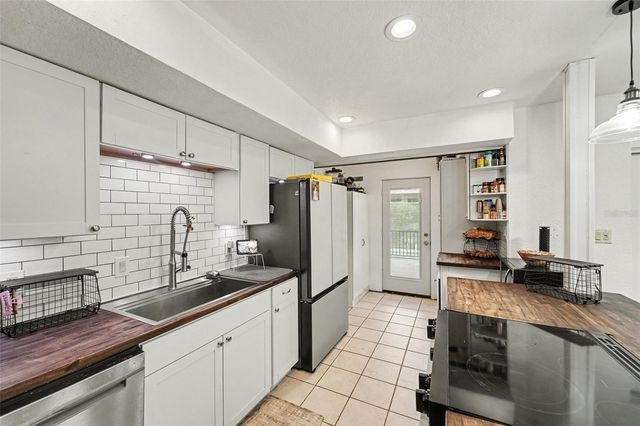 7238 HILLCREST STREET, Leesburg, FL 34748