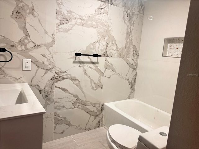 3205 E SHADOWLAWN AVENUE, Tampa, FL 33610