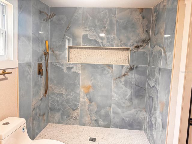 3205 E SHADOWLAWN AVENUE, Tampa, FL 33610