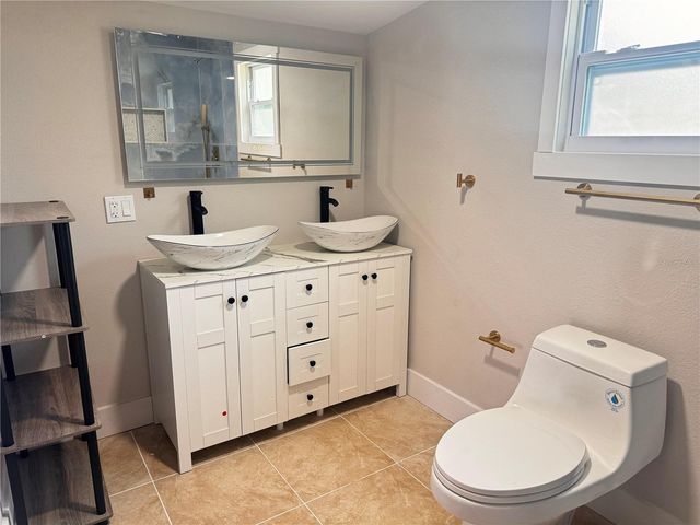 3205 E SHADOWLAWN AVENUE, Tampa, FL 33610