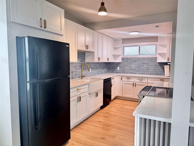 3205 E SHADOWLAWN AVENUE, Tampa, FL 33610