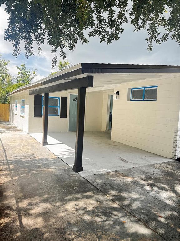 3205 E SHADOWLAWN AVENUE, Tampa, FL 33610