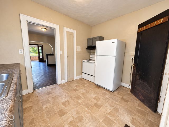 6844 W Thompson Road, Indianapolis, IN 46241