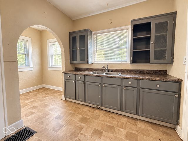 6844 W Thompson Road, Indianapolis, IN 46241