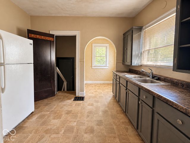 6844 W Thompson Road, Indianapolis, IN 46241