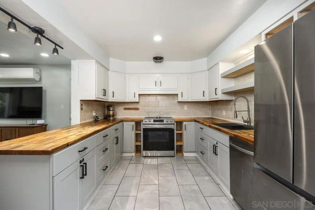 1211 E Mission Road, Fallbrook, CA 92028