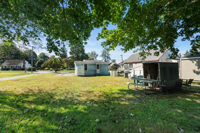 13 College Street, Old Saybrook, CT 06475