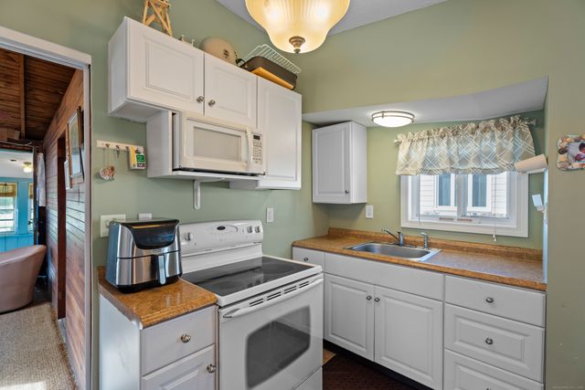 13 College Street, Old Saybrook, CT 06475