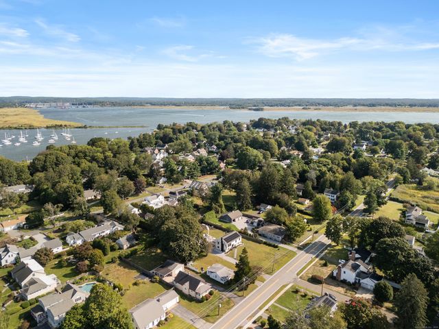 13 College Street, Old Saybrook, CT 06475