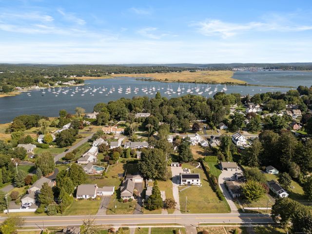 13 College Street, Old Saybrook, CT 06475