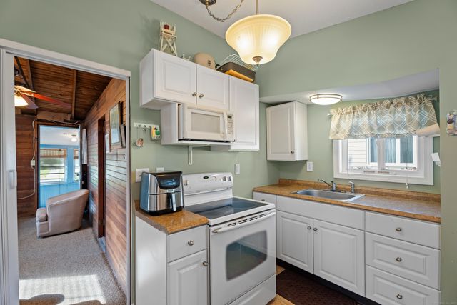 13 College Street, Old Saybrook, CT 06475