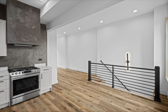 707 S Tripp Avenue, Chicago, IL 60624
