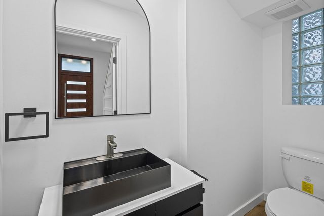 707 S Tripp Avenue, Chicago, IL 60624