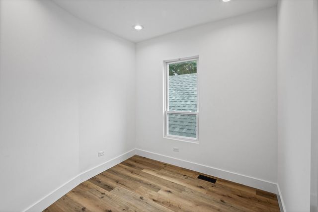 707 S Tripp Avenue, Chicago, IL 60624