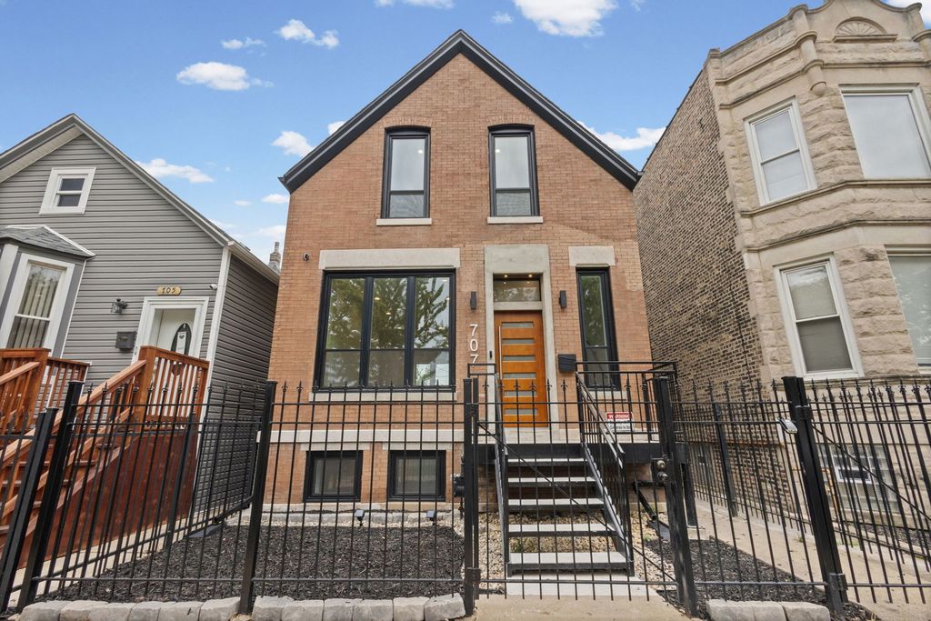 707 S Tripp Avenue, Chicago, IL 60624