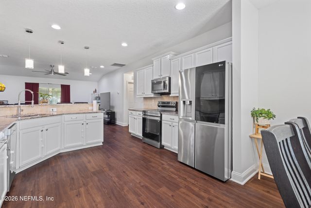 1350 RIVER HILLS Circle E, Jacksonville, FL 32211