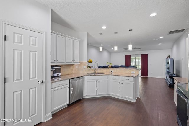 1350 RIVER HILLS Circle E, Jacksonville, FL 32211
