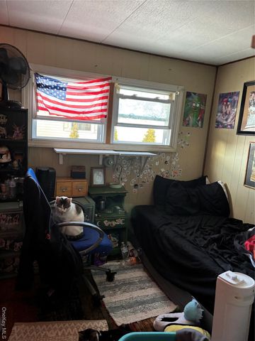 1964 River Road 96, Calverton, NY 11933