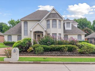 10186 Meadowcrest Drive, Benbrook, TX 76126