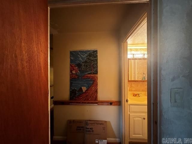 35 Barbara Dr, Little Rock, AR 72204