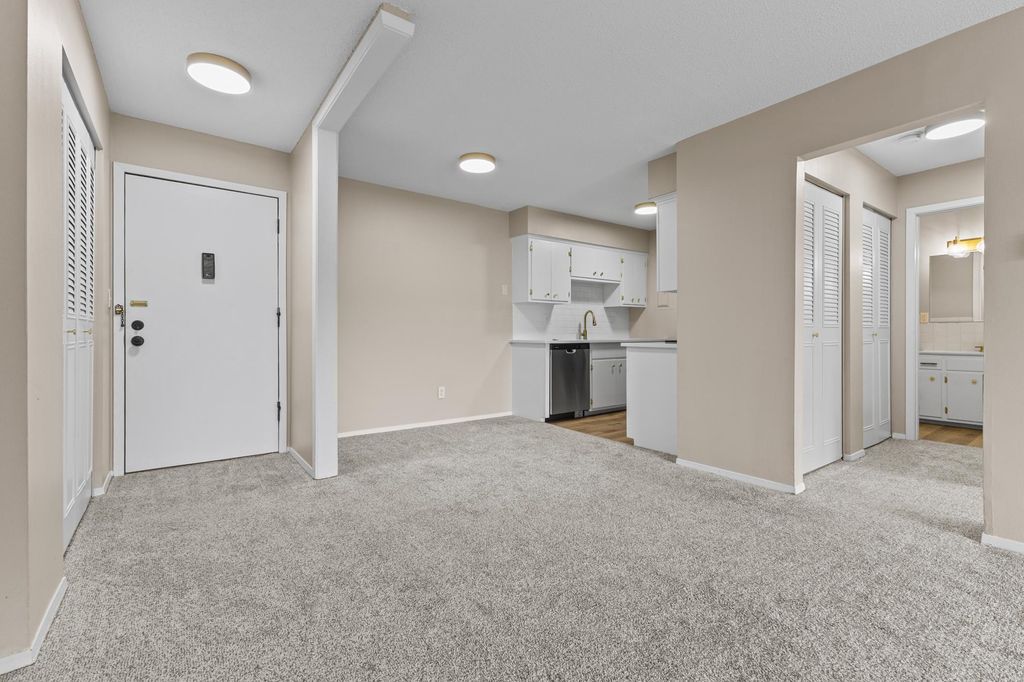 2730 Dale Street N D305, Roseville, MN 55113 — photo 2