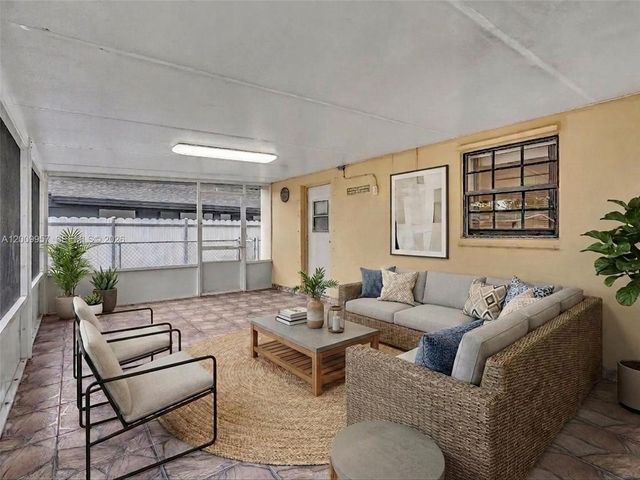 1322 SW 26th Ter, Fort Lauderdale, FL 33312