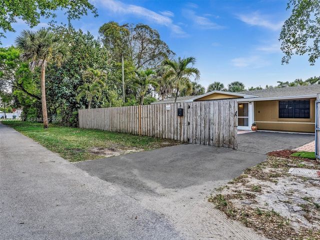 1322 SW 26th Ter, Fort Lauderdale, FL 33312