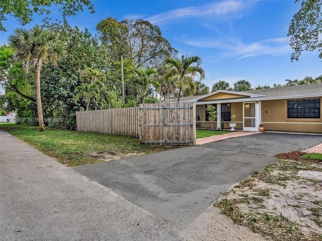 1322 SW 26th Ter, Fort Lauderdale, FL 33312