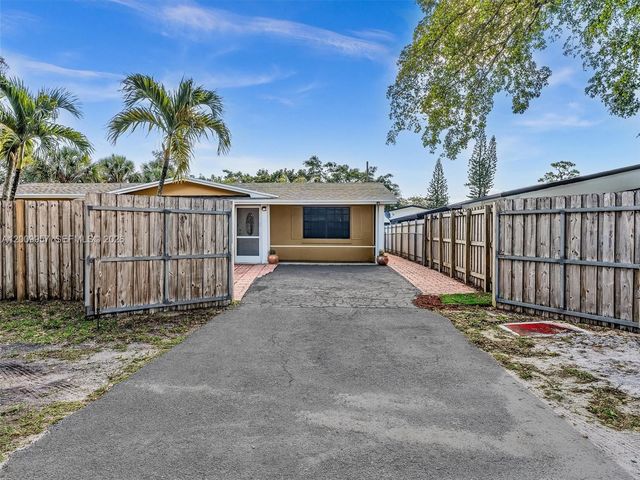 1322 SW 26th Ter, Fort Lauderdale, FL 33312