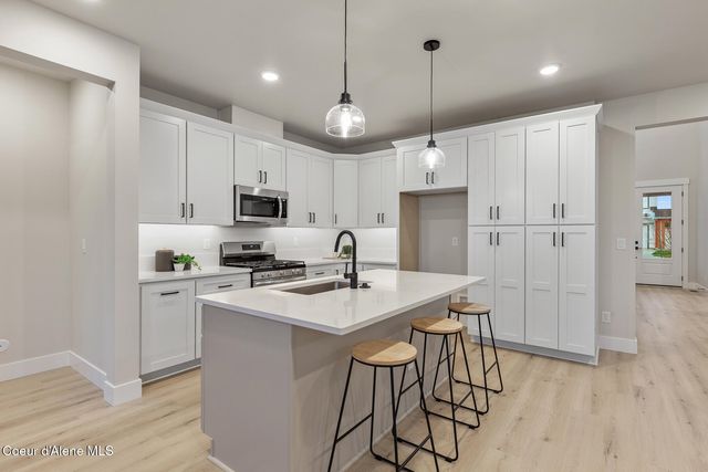 627 MOSCOW ST, Sandpoint, ID 83864