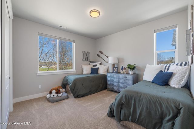 627 MOSCOW ST, Sandpoint, ID 83864