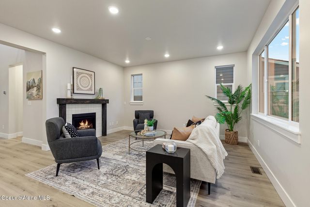 627 MOSCOW ST, Sandpoint, ID 83864
