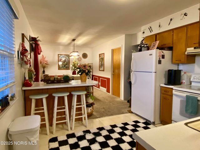 3300 Cromwell Drive, Oregon, OH 43616