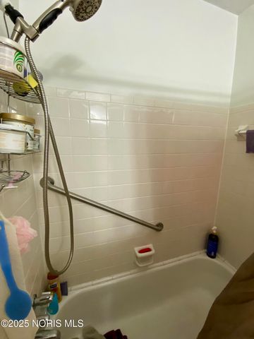 3300 Cromwell Drive, Oregon, OH 43616