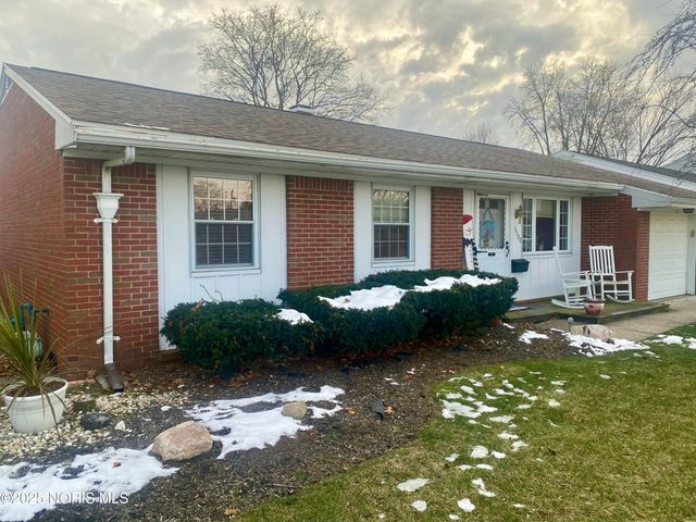 3300 Cromwell Drive, Oregon, OH 43616