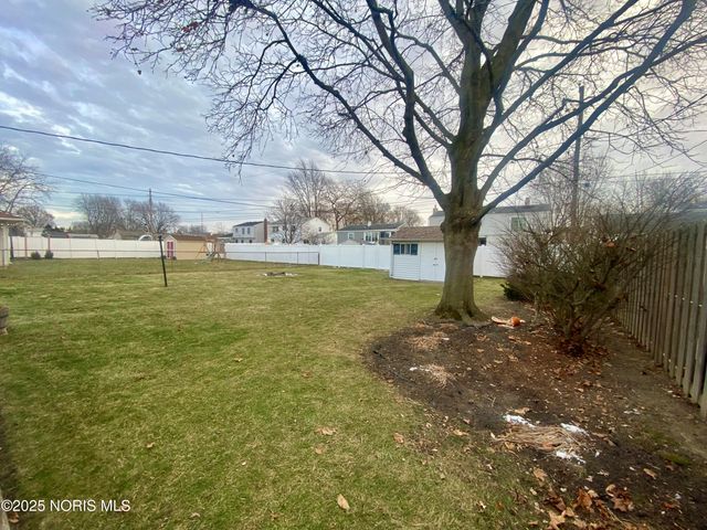 3300 Cromwell Drive, Oregon, OH 43616