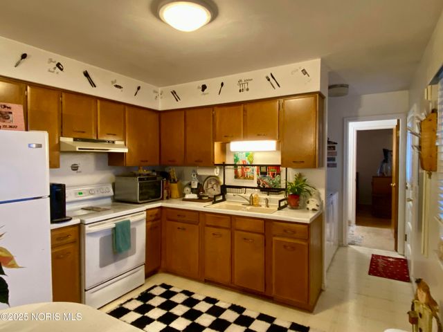 3300 Cromwell Drive, Oregon, OH 43616