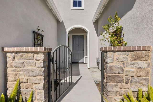 3053 Valencia St, Lodi, CA 95242