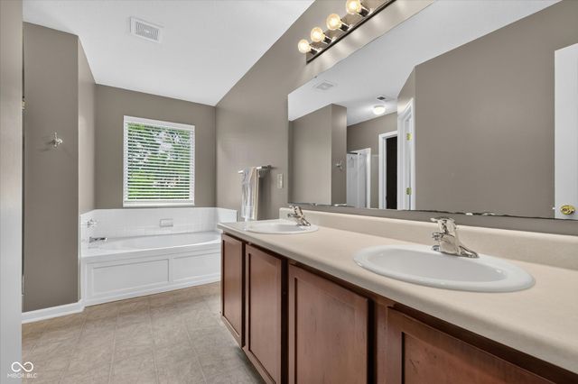 13024 W Elster Way, Fishers, IN 46037