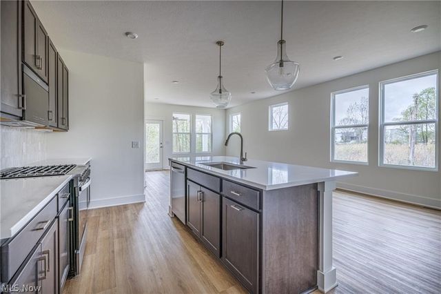2085 Glenmont Drive, Brunswick, OH 44212